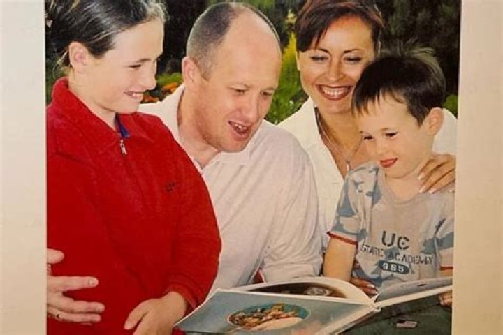 Kendo Kaponi Bio, Wiki, Age, Family, Wife, Children, Albums, and Net Worth.