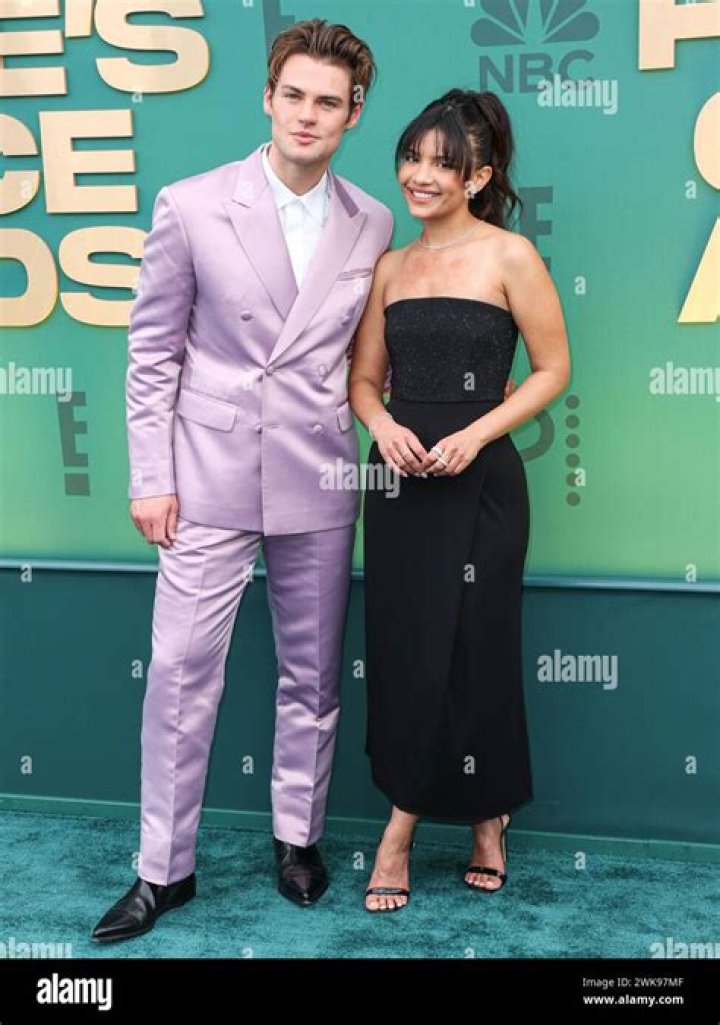 Nikki Rodriguez And Noah's Dating Life: A Deeper Look